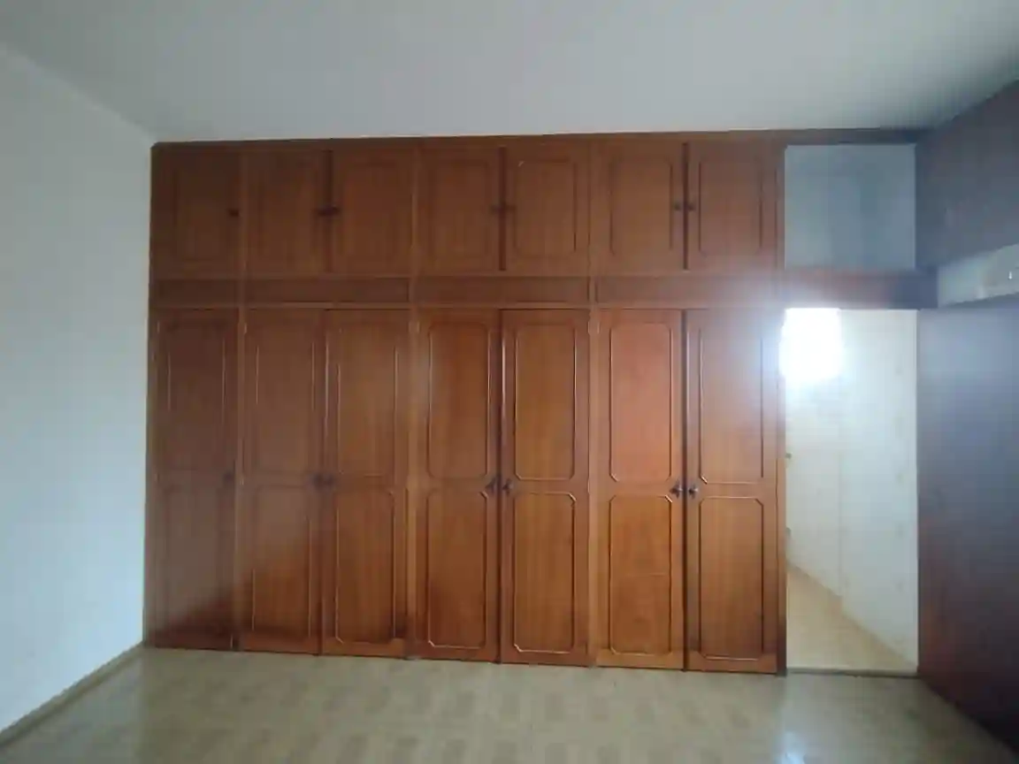 Casa com 3 quartos à venda, 220m² — foto 9 de 17