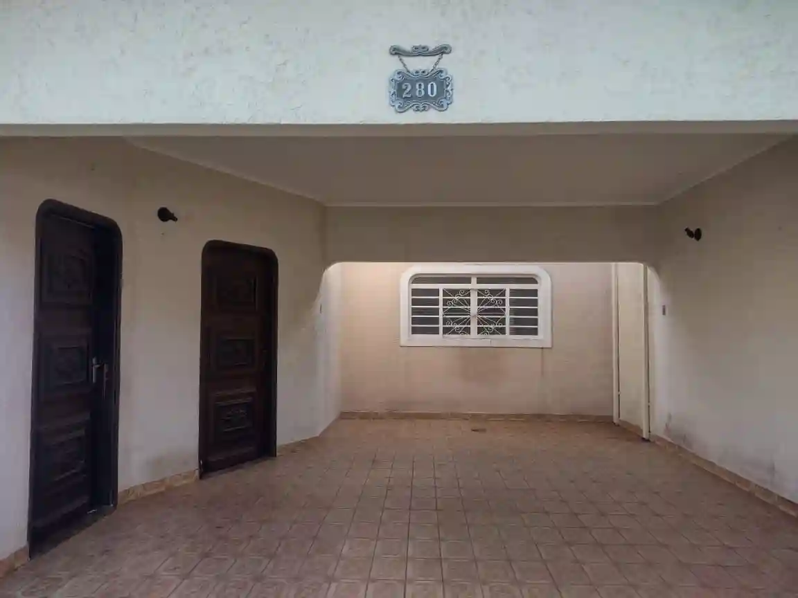 Casa com 3 quartos à venda, 220m² — foto 3 de 17