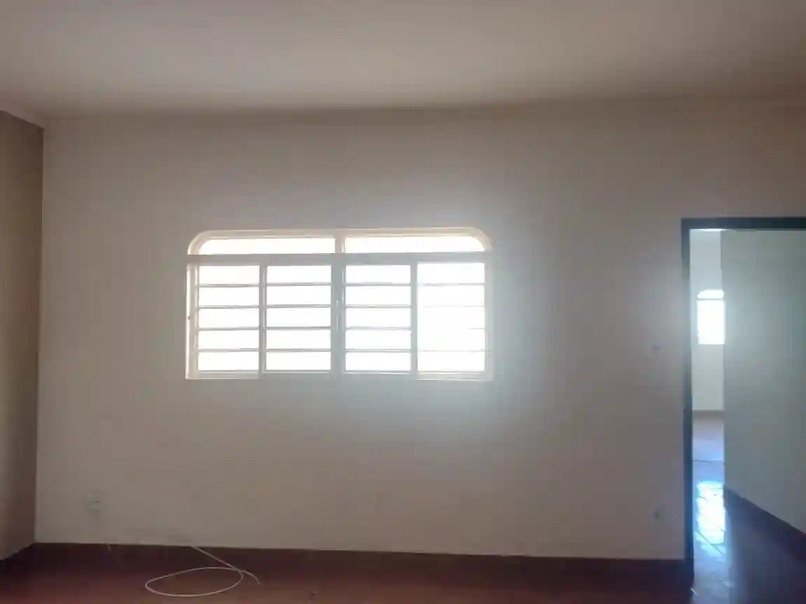 Casa com 3 quartos à venda, 220m² — foto 2 de 17