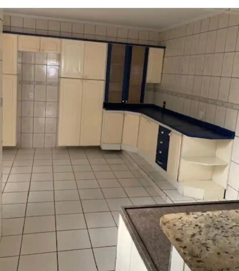Casa com 3 quartos à venda, 140m² — foto 2 de 7