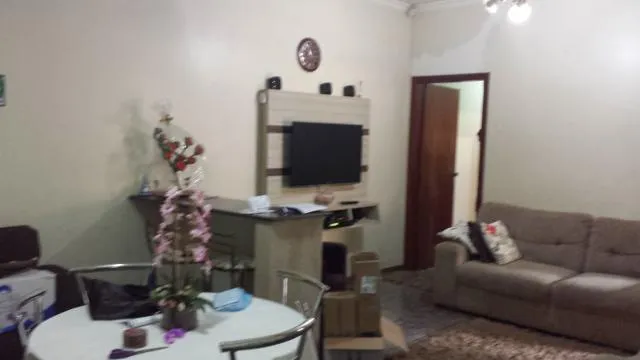Casa à venda — foto 2 de 4