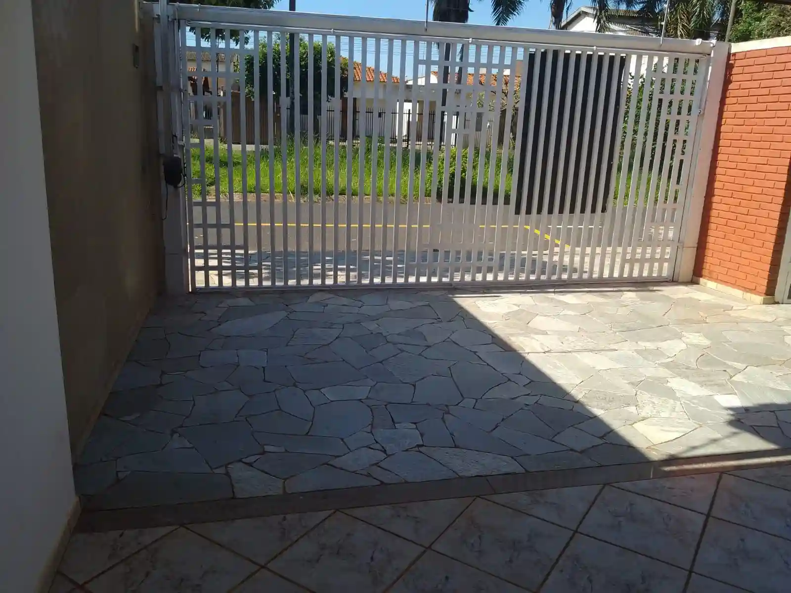 Casa com 3 quartos à venda, 360m² — foto 2 de 7