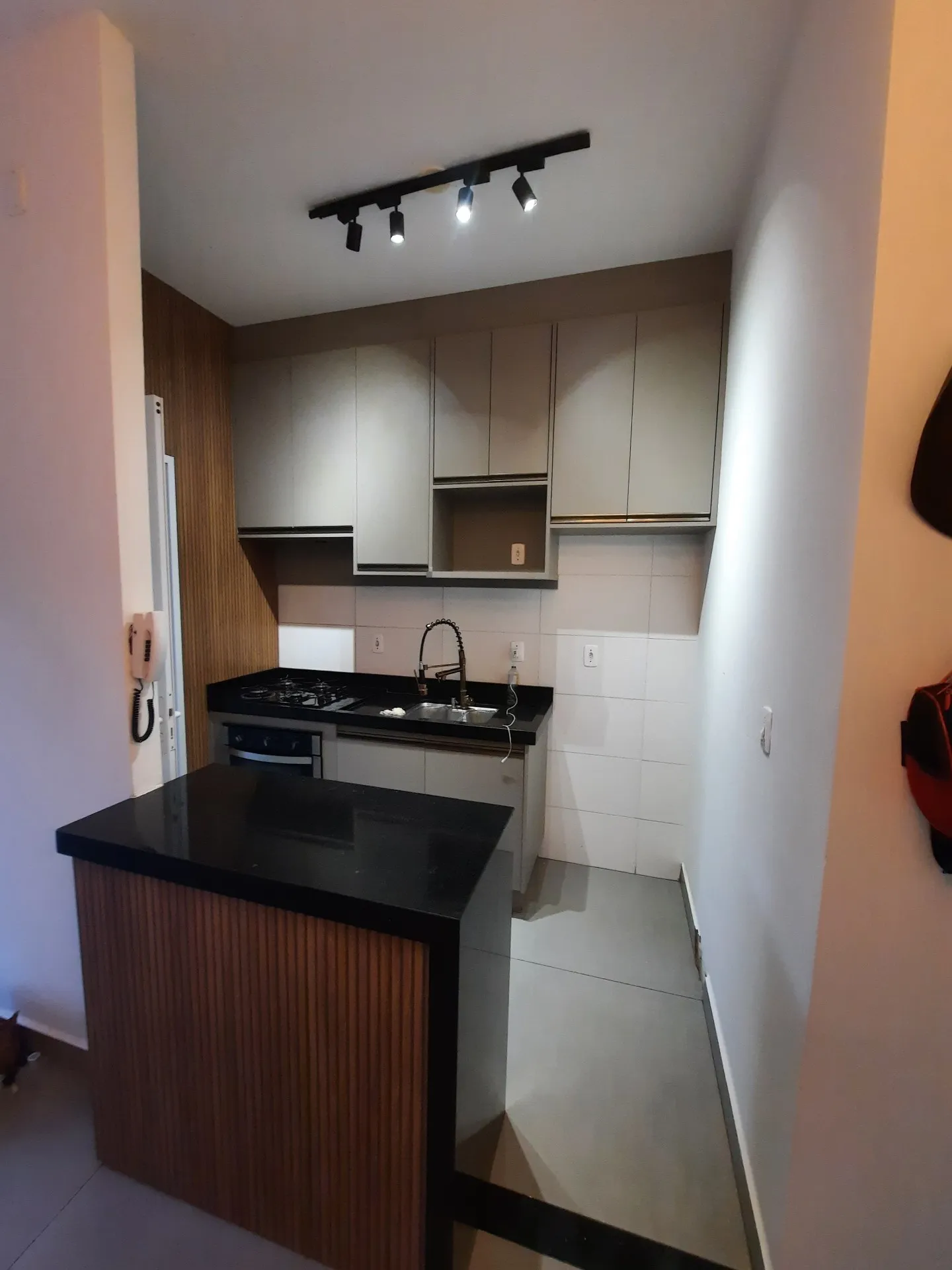 Apartamento com 2 quartos para aluguel, 70m² — foto 2 de 17