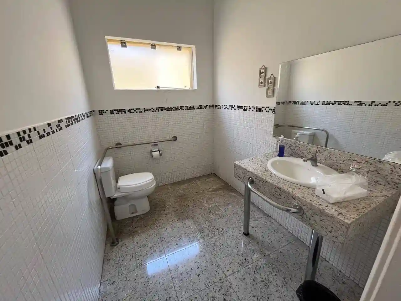 Casa Comercial com 4 quartos para aluguel, 200m² — foto 9 de 24