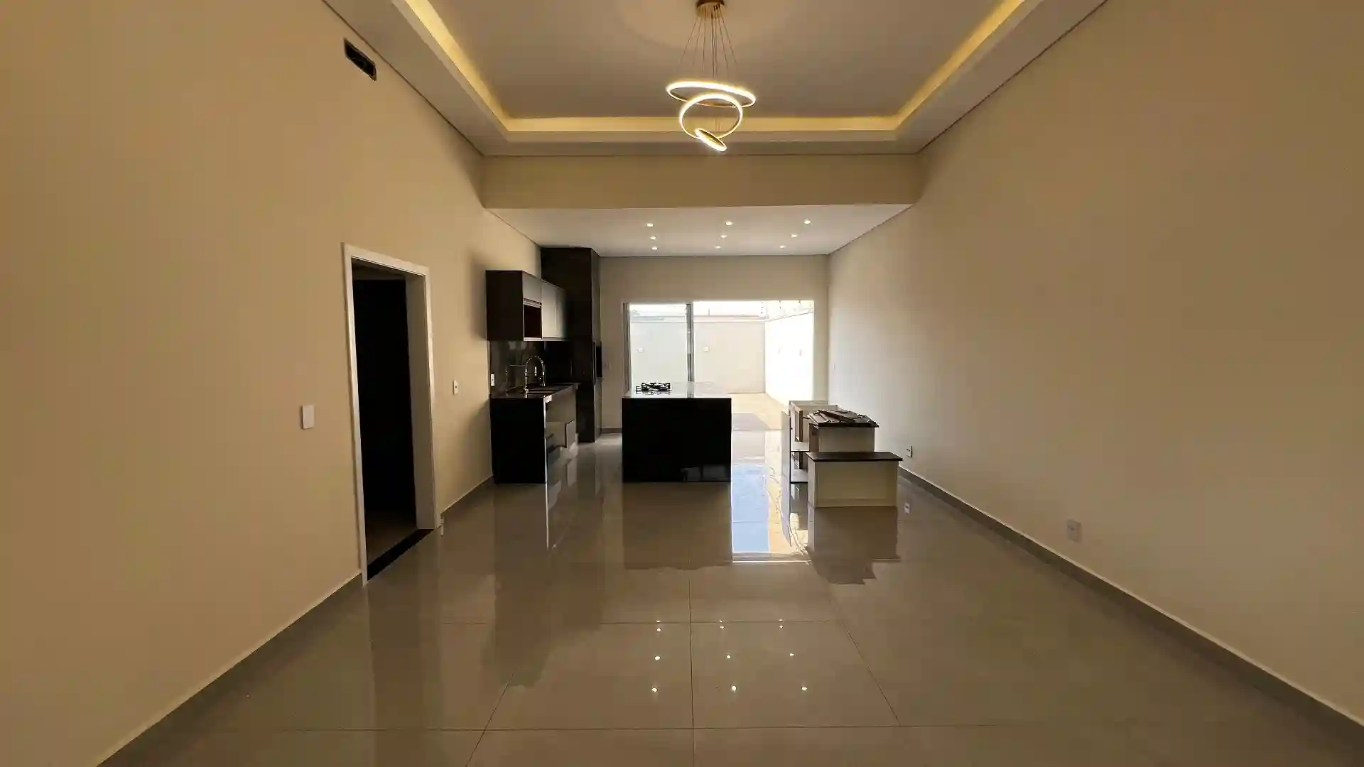 Casa com 3 quartos à venda, 235m² — foto 1 de 24