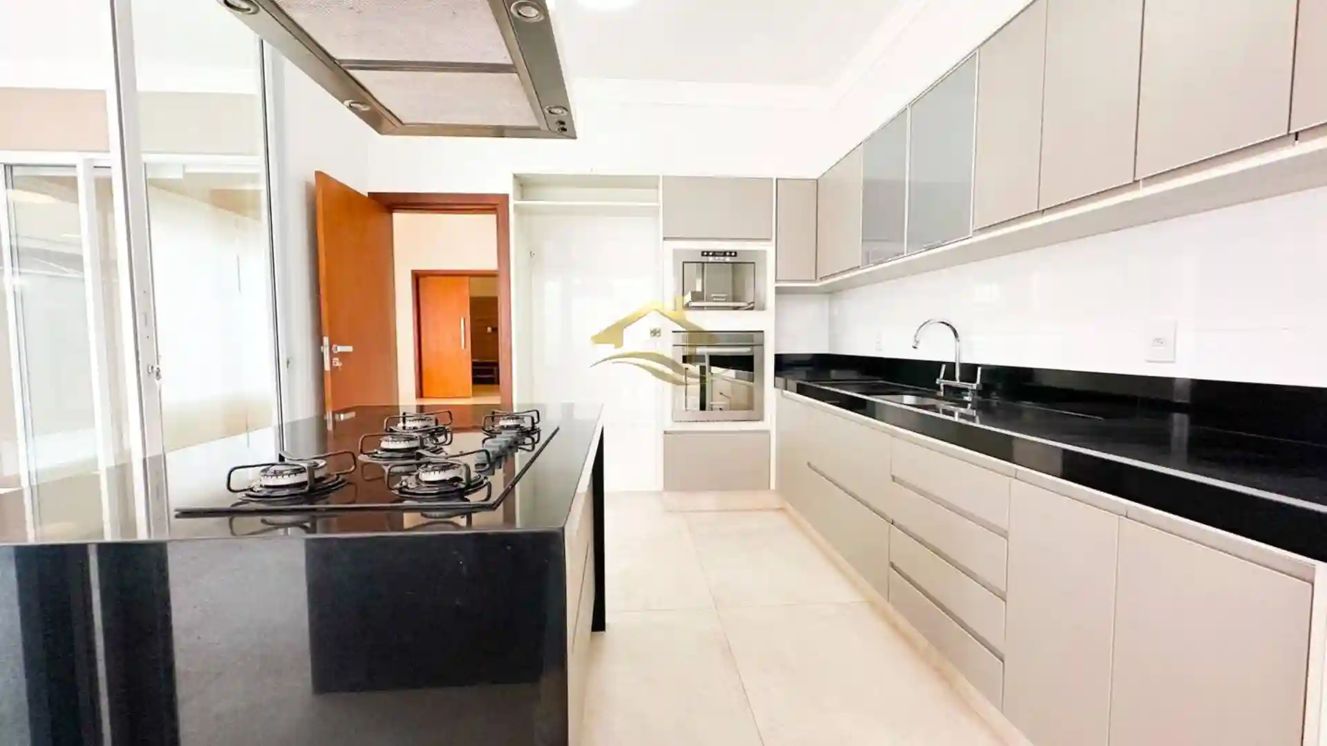 Casa de Condomínio com 3 quartos à venda, 226m² — foto 13 de 28