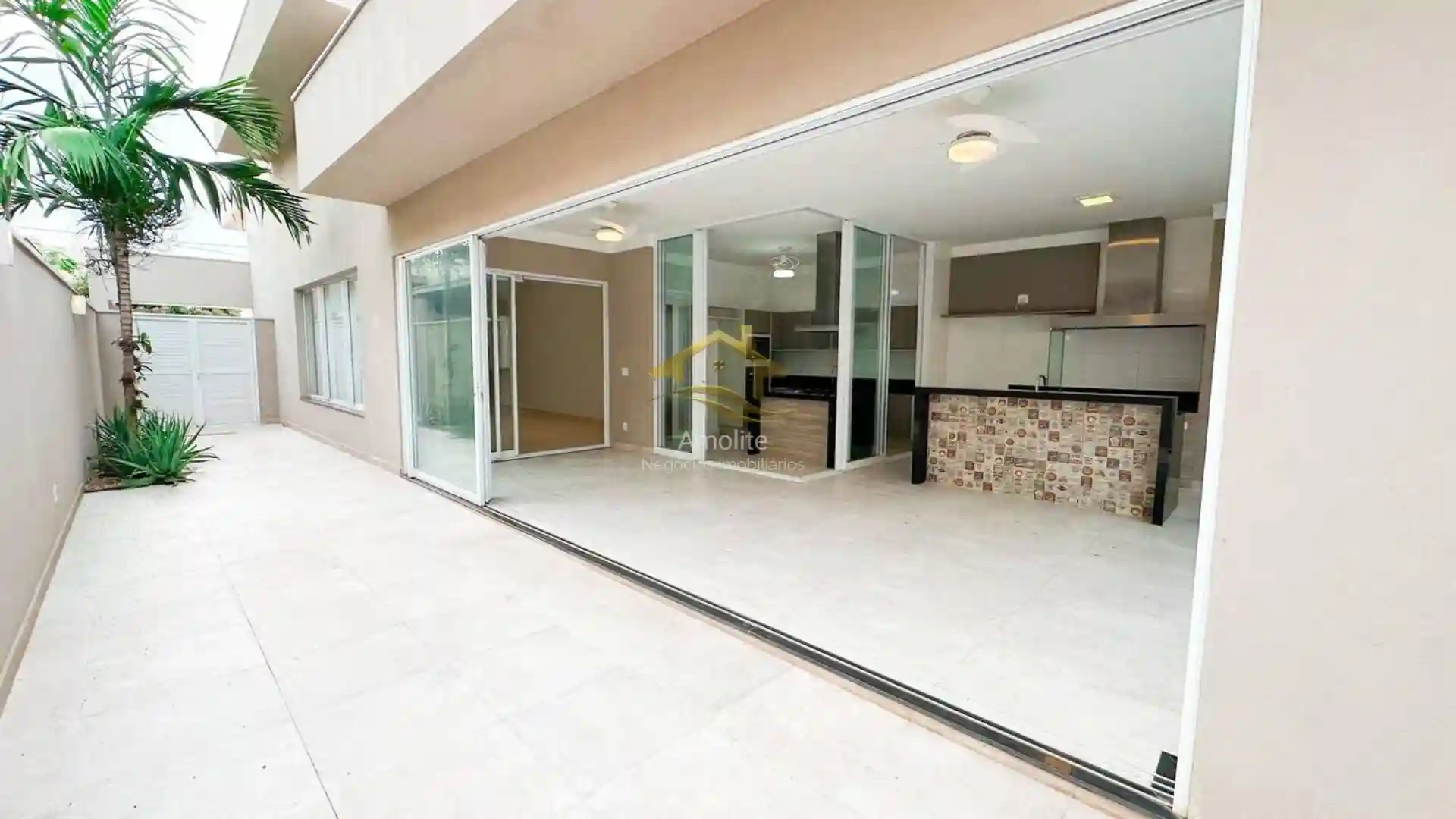 Casa de Condomínio com 3 quartos à venda, 226m² — foto 7 de 28