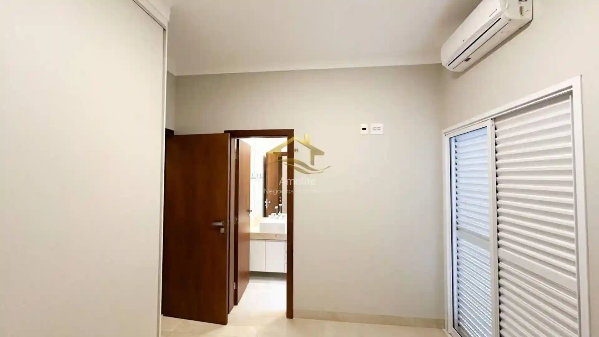 Casa de Condomínio com 3 quartos à venda, 226m² — foto 19 de 28