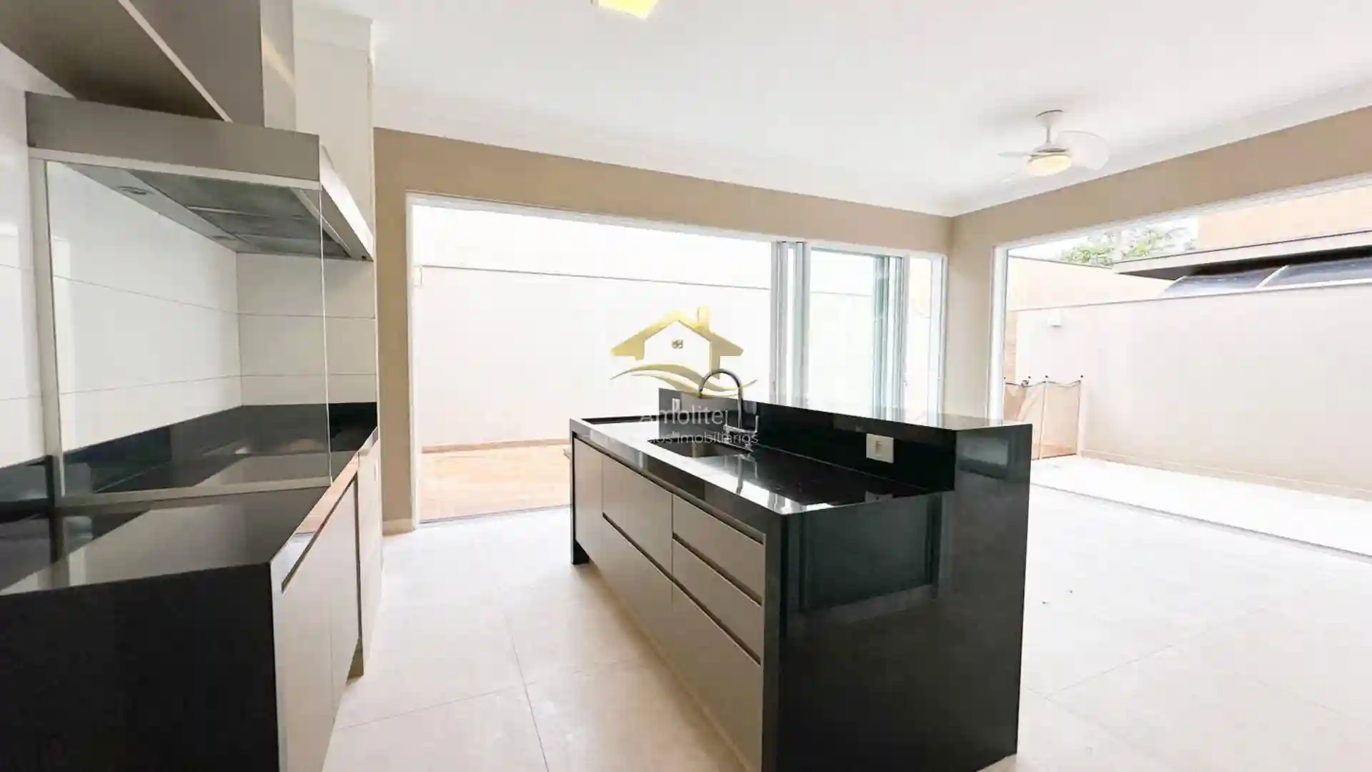 Casa de Condomínio com 3 quartos à venda, 226m² — foto 10 de 28