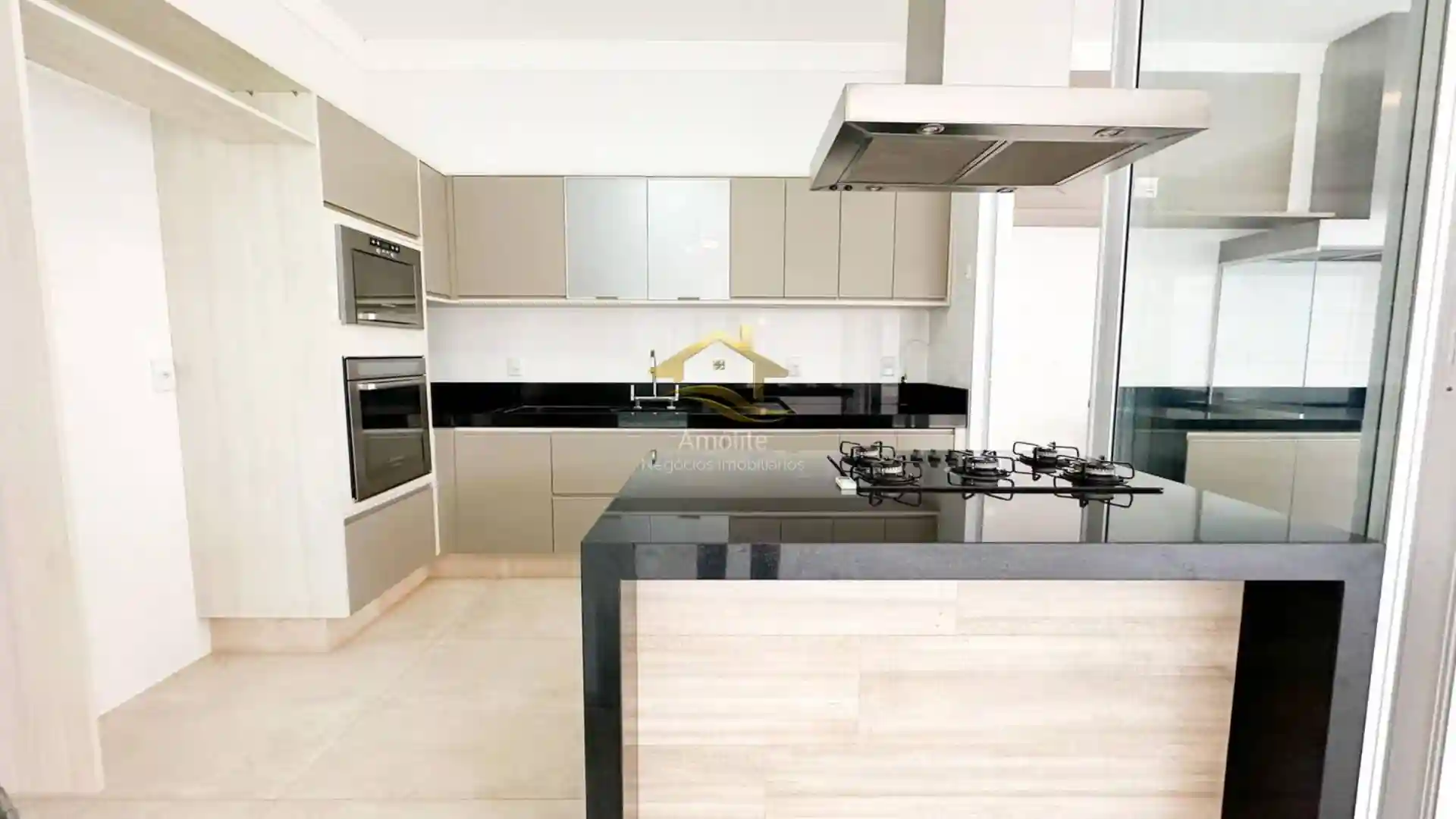 Casa de Condomínio com 3 quartos à venda, 226m² — foto 12 de 28