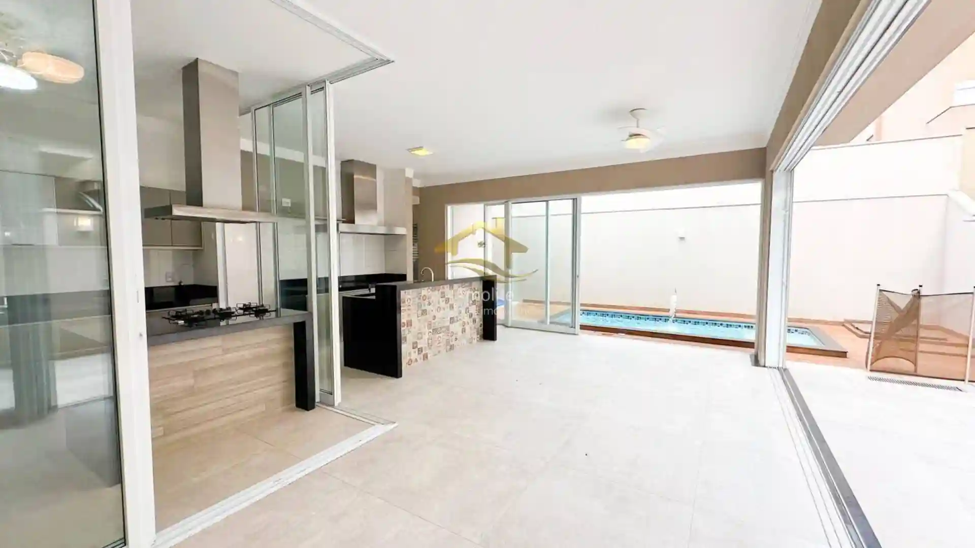 Casa de Condomínio com 3 quartos à venda, 226m² — foto 8 de 28
