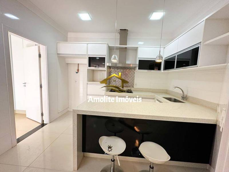 Casa de Condomínio com 3 quartos à venda, 250m² — foto 24 de 38