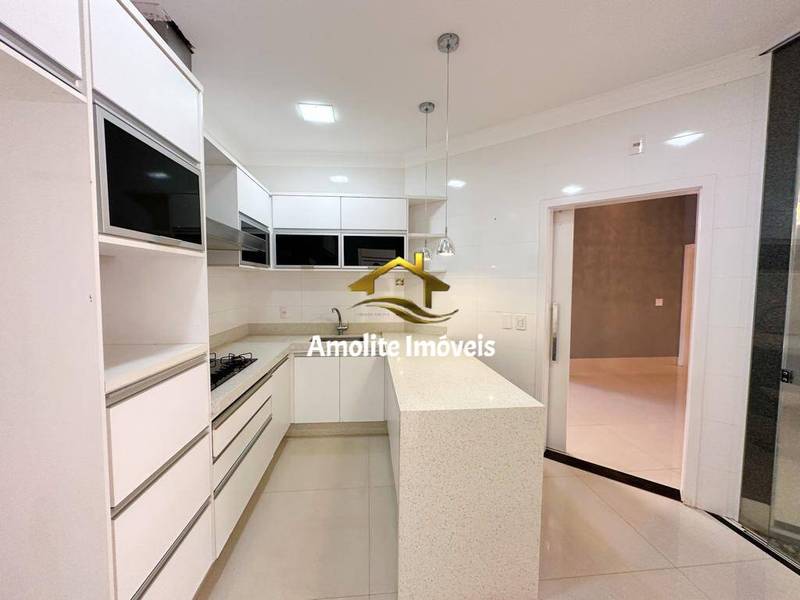 Casa de Condomínio com 3 quartos à venda, 250m² — foto 23 de 38