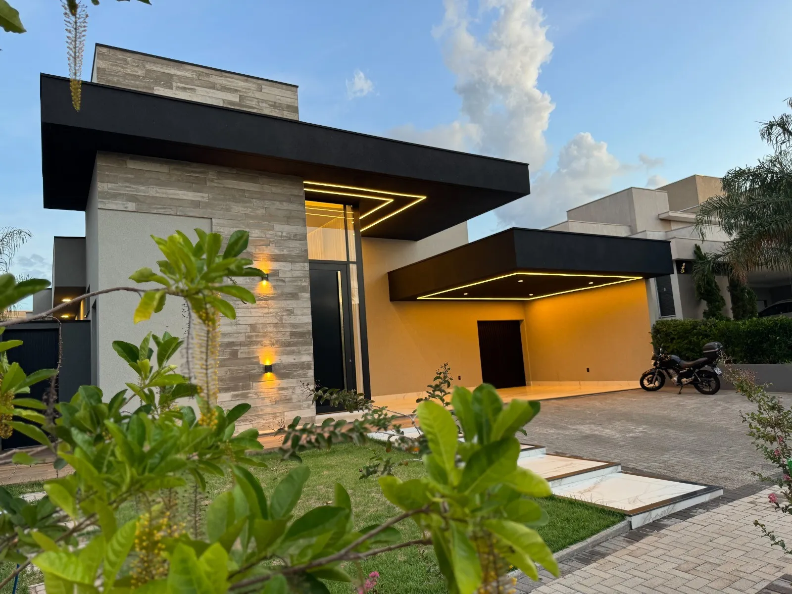 Casa de Condomínio com 3 quartos à venda, 250m² — foto 1 de 41