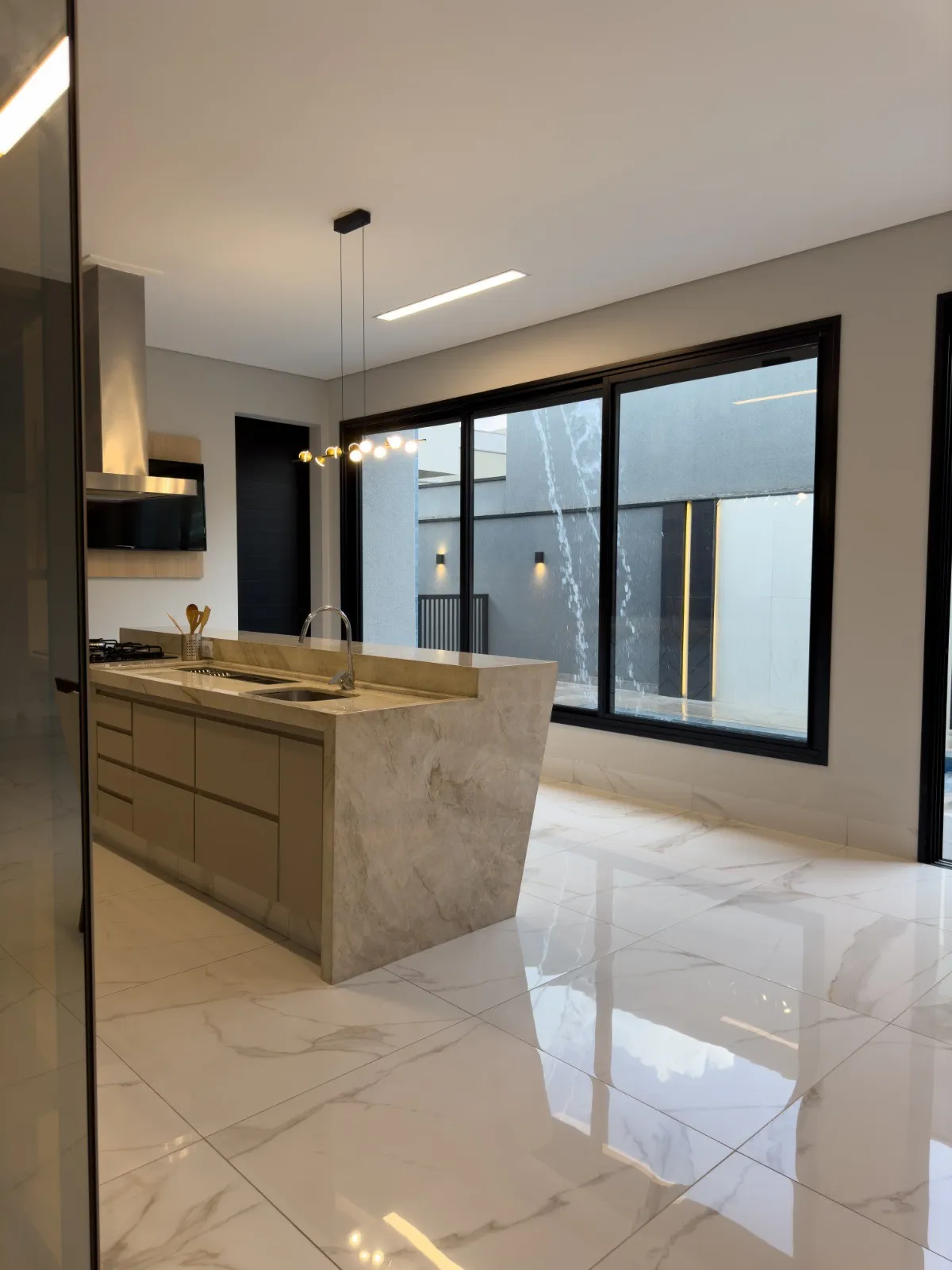 Casa de Condomínio com 3 quartos à venda, 250m² — foto 12 de 41