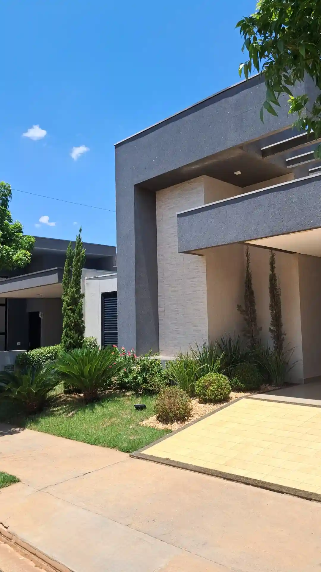 Casa com 3 quartos à venda, 253m² — foto 1 de 23