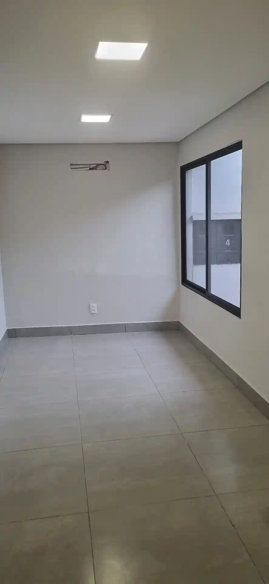 Conjunto Comercial / Sala  para aluguel, 25m² — foto 3 de 5
