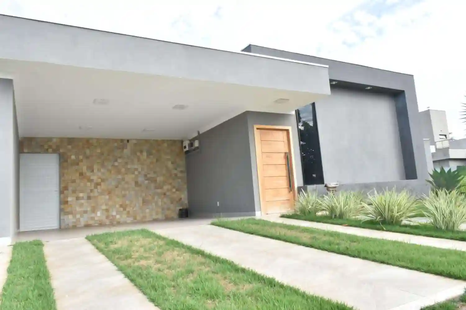 Casa de Condomínio com 3 quartos à venda, 311m² — foto 2 de 32
