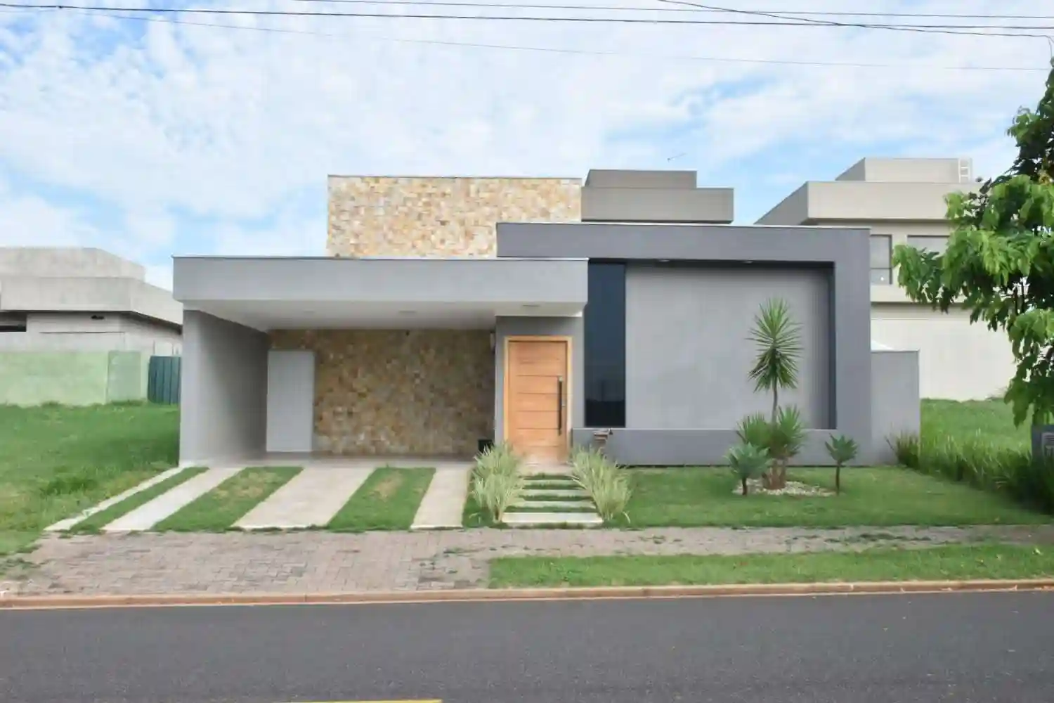 Casa de Condomínio com 3 quartos à venda, 311m² — foto 1 de 32