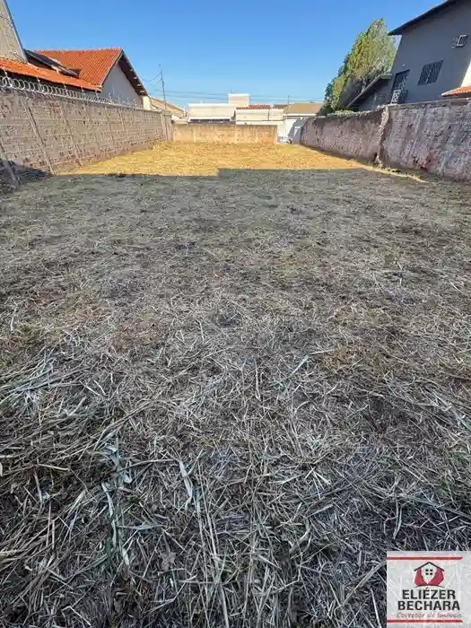 Terreno / Lote / Condomínio com 2 quartos à venda, 672m² — foto 1 de 2