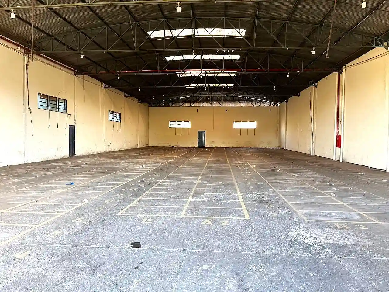 Galpão / Depósito / Armazém  para aluguel, 720m² — foto 3 de 10