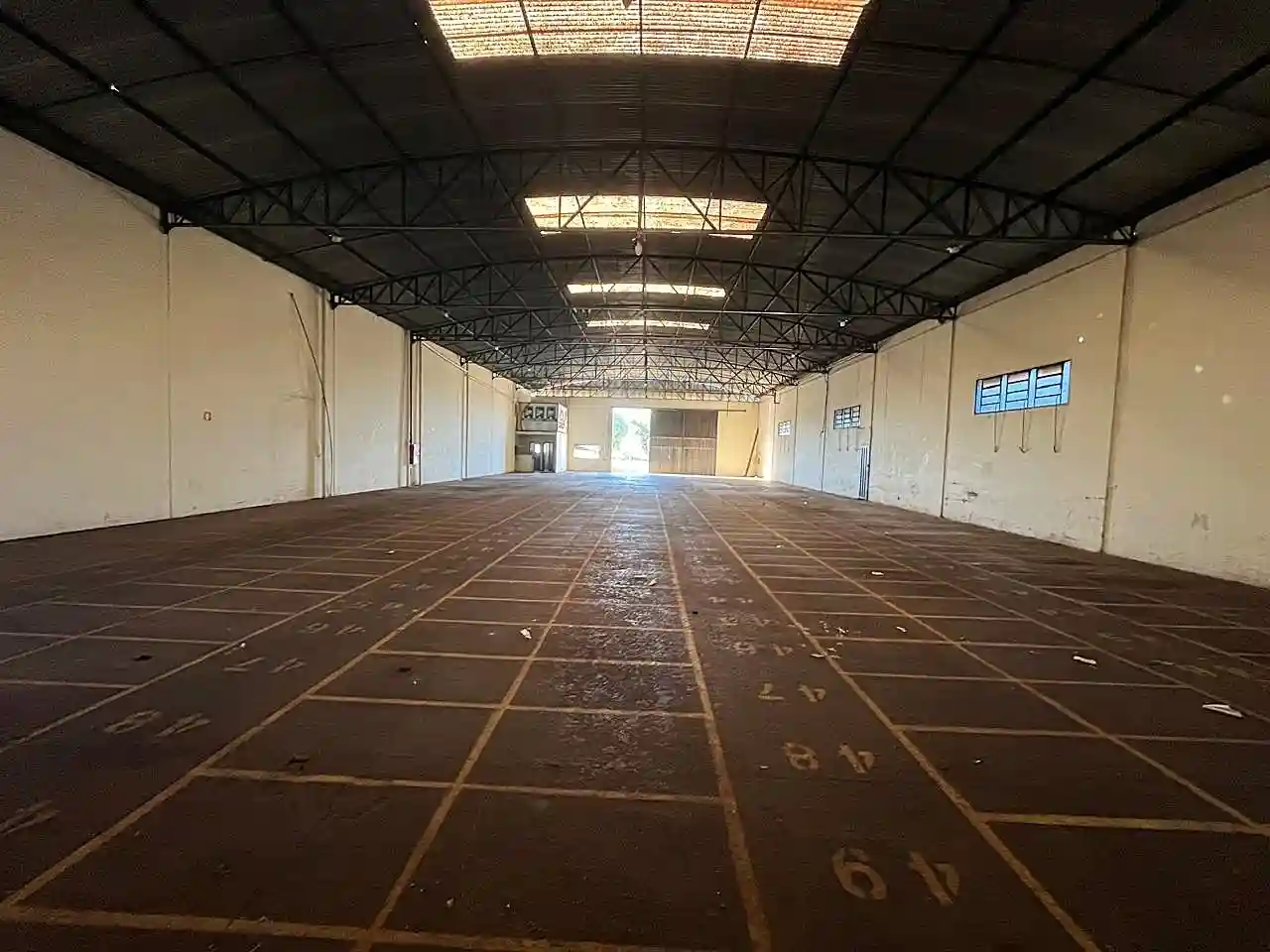 Galpão / Depósito / Armazém  para aluguel, 720m² — foto 6 de 10
