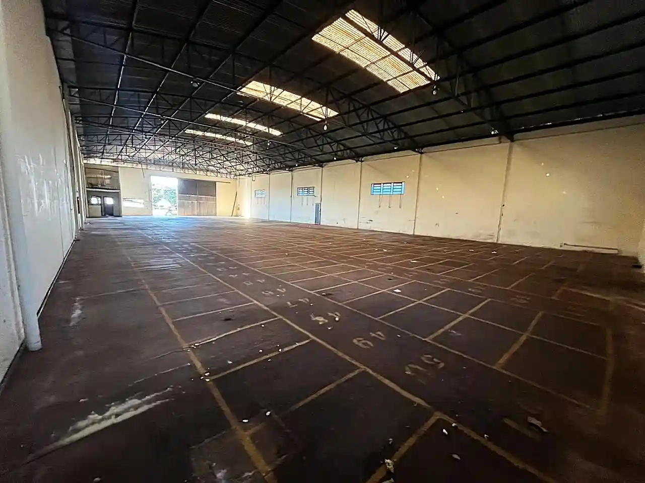 Galpão / Depósito / Armazém  para aluguel, 720m² — foto 7 de 10