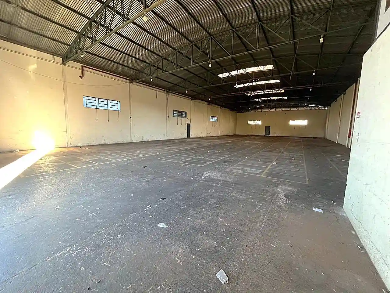 Galpão / Depósito / Armazém  para aluguel, 720m² — foto 10 de 10