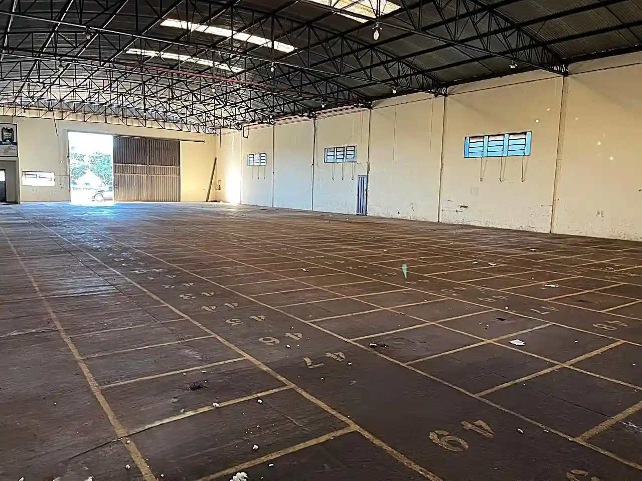 Galpão / Depósito / Armazém  para aluguel, 720m² — foto 8 de 10