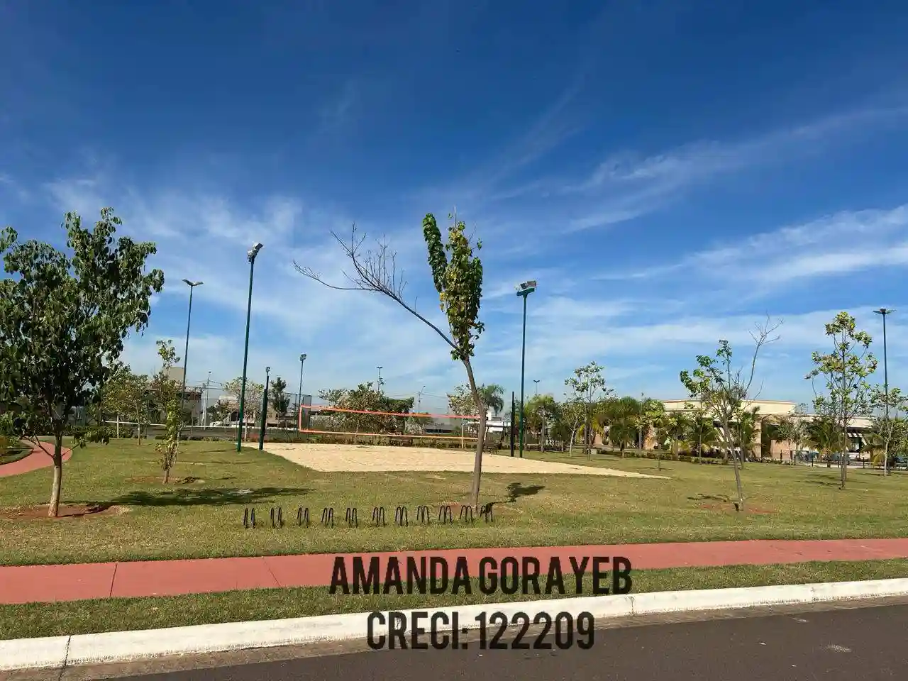 Terreno / Lote / Condomínio  à venda, 338m² — foto 2 de 9