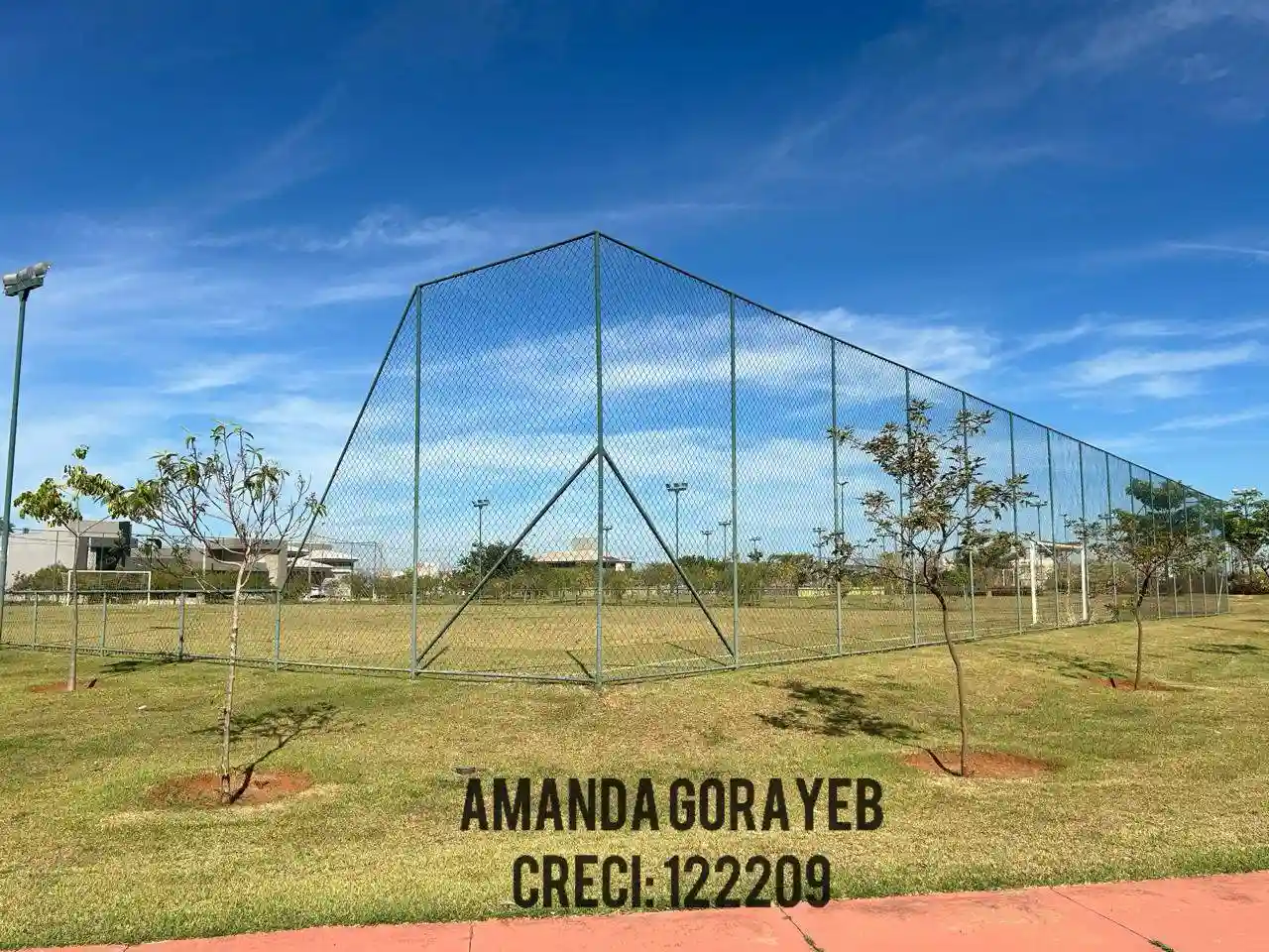 Terreno / Lote / Condomínio  à venda, 338m² — foto 1 de 9