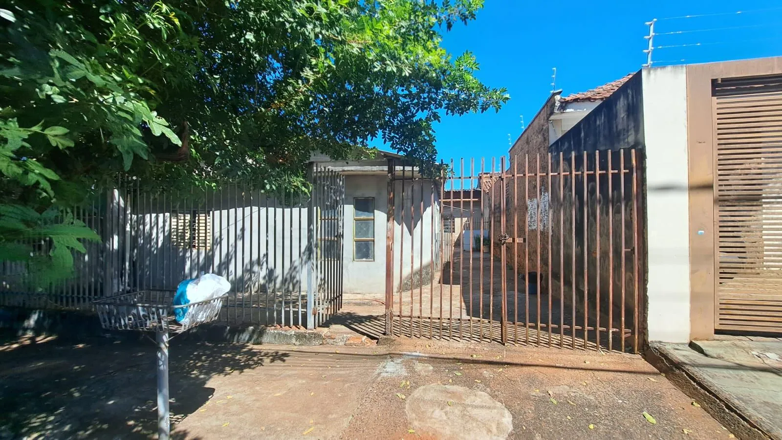 Casa com 2 quartos à venda, 200m² — foto 1 de 30