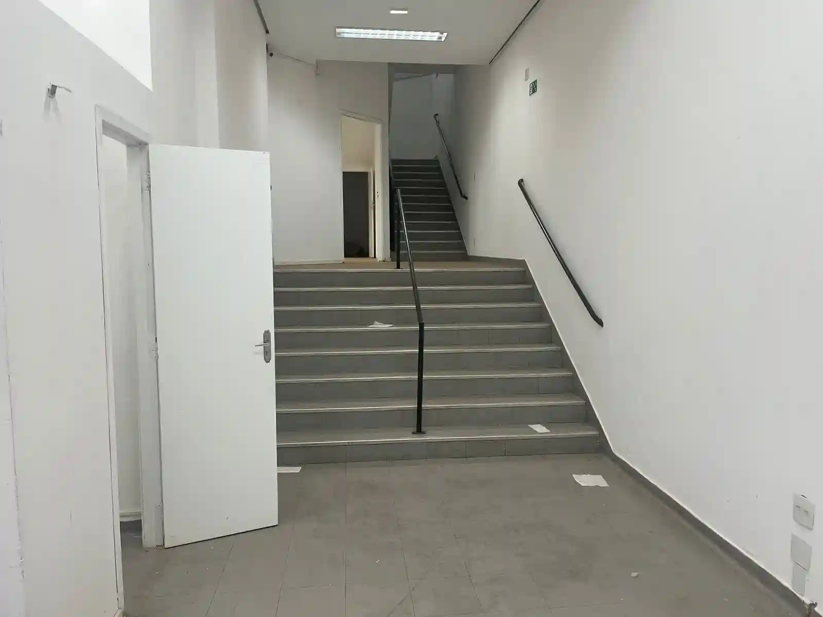 Loja / Salão / Ponto Comercial com 4 quartos para aluguel, 270m² — foto 5 de 11