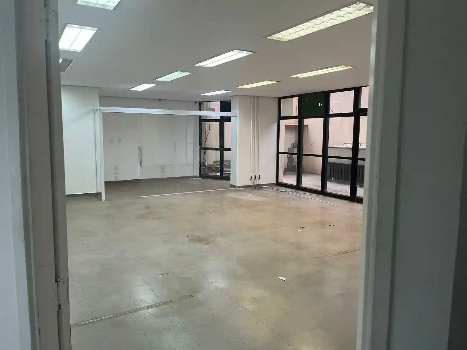 Loja / Salão / Ponto Comercial com 4 quartos para aluguel, 270m² — foto 6 de 11