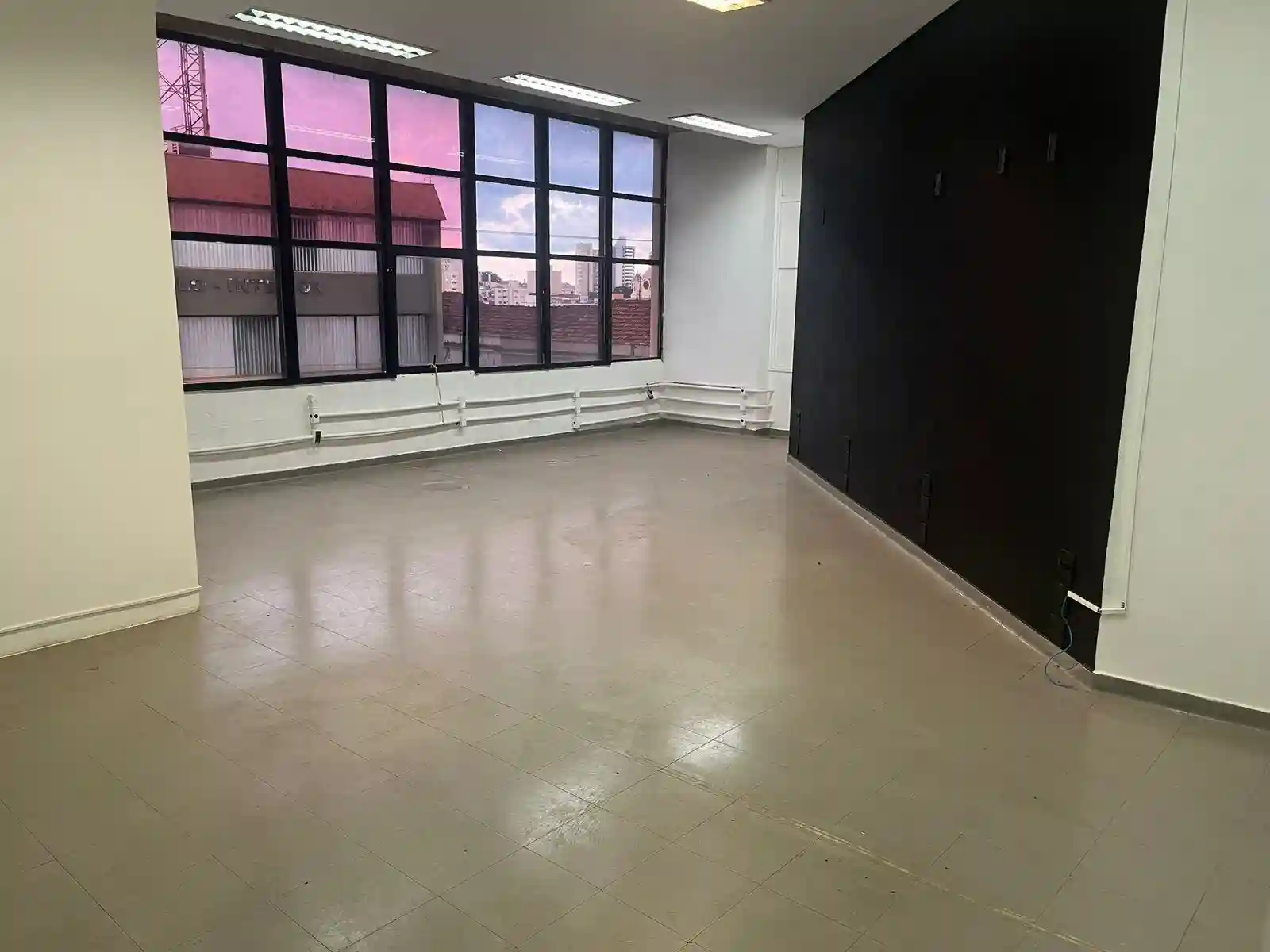Loja / Salão / Ponto Comercial com 4 quartos para aluguel, 270m² — foto 10 de 11