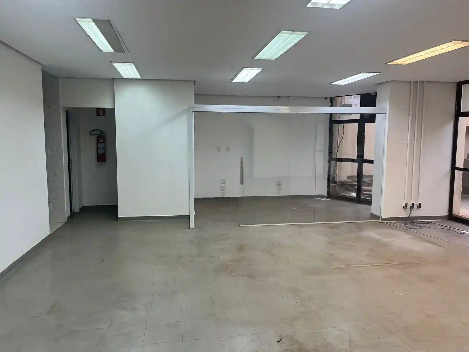 Loja / Salão / Ponto Comercial com 4 quartos para aluguel, 270m² — foto 9 de 11