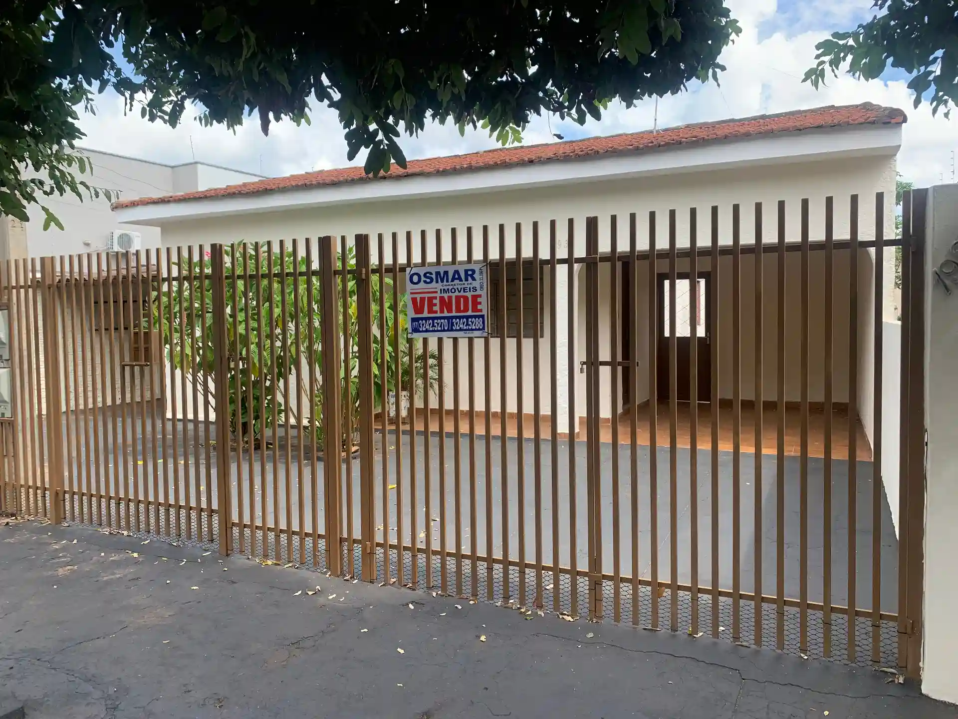 Casa com 3 quartos à venda, 183m² — foto 2 de 27