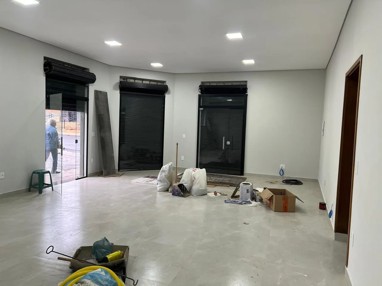Loja / Salão / Ponto Comercial para aluguel, 90m² — foto 2 de 8