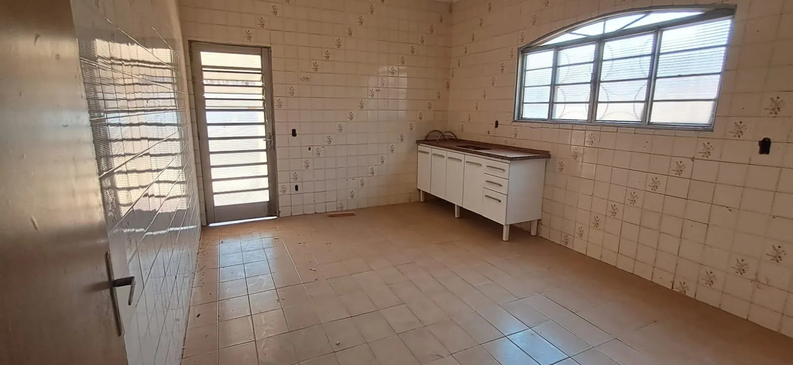 Casa com 3 quartos à venda, 242m² — foto 9 de 15