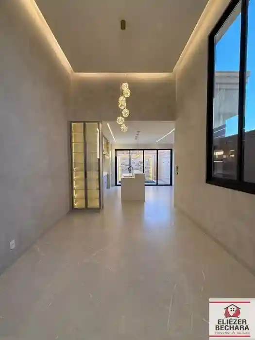 Casa com 3 quartos à venda, 126m² — foto 2 de 28