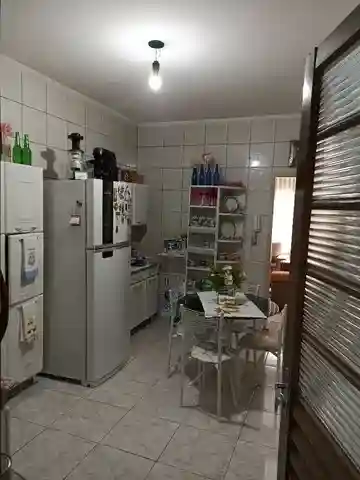 Casa com 3 quartos à venda, 200m² — foto 2 de 12