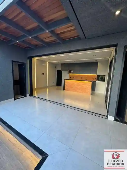 Casa com 3 quartos à venda, 140m² — foto 2 de 23
