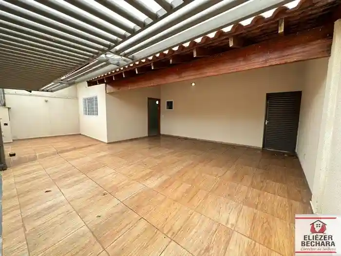 Casa com 3 quartos à venda, 127m² — foto 2 de 19