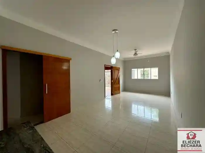 Casa com 3 quartos à venda, 127m² — foto 1 de 19