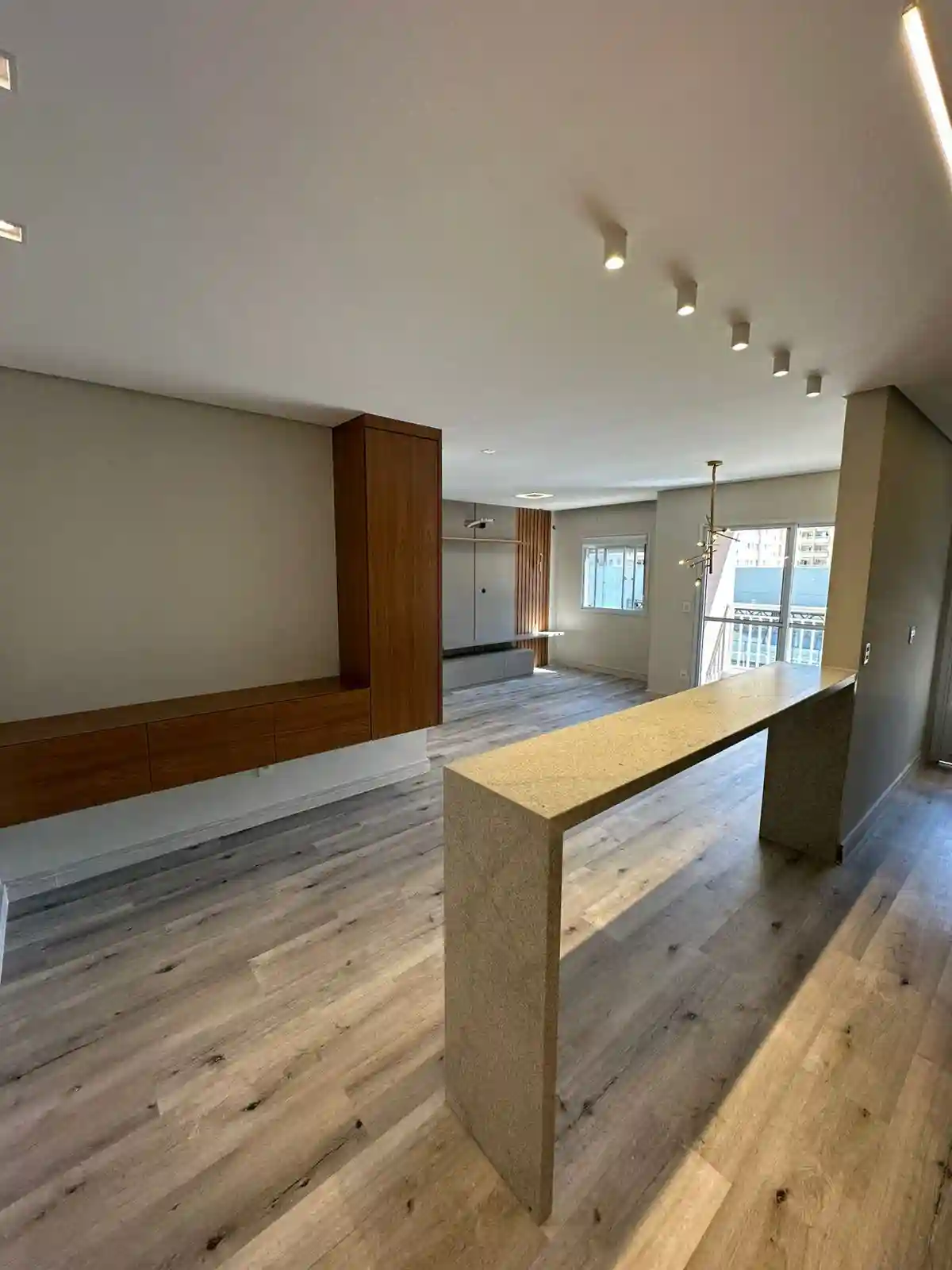 Apartamento com 2 quartos à venda, 77m² — foto 1 de 26