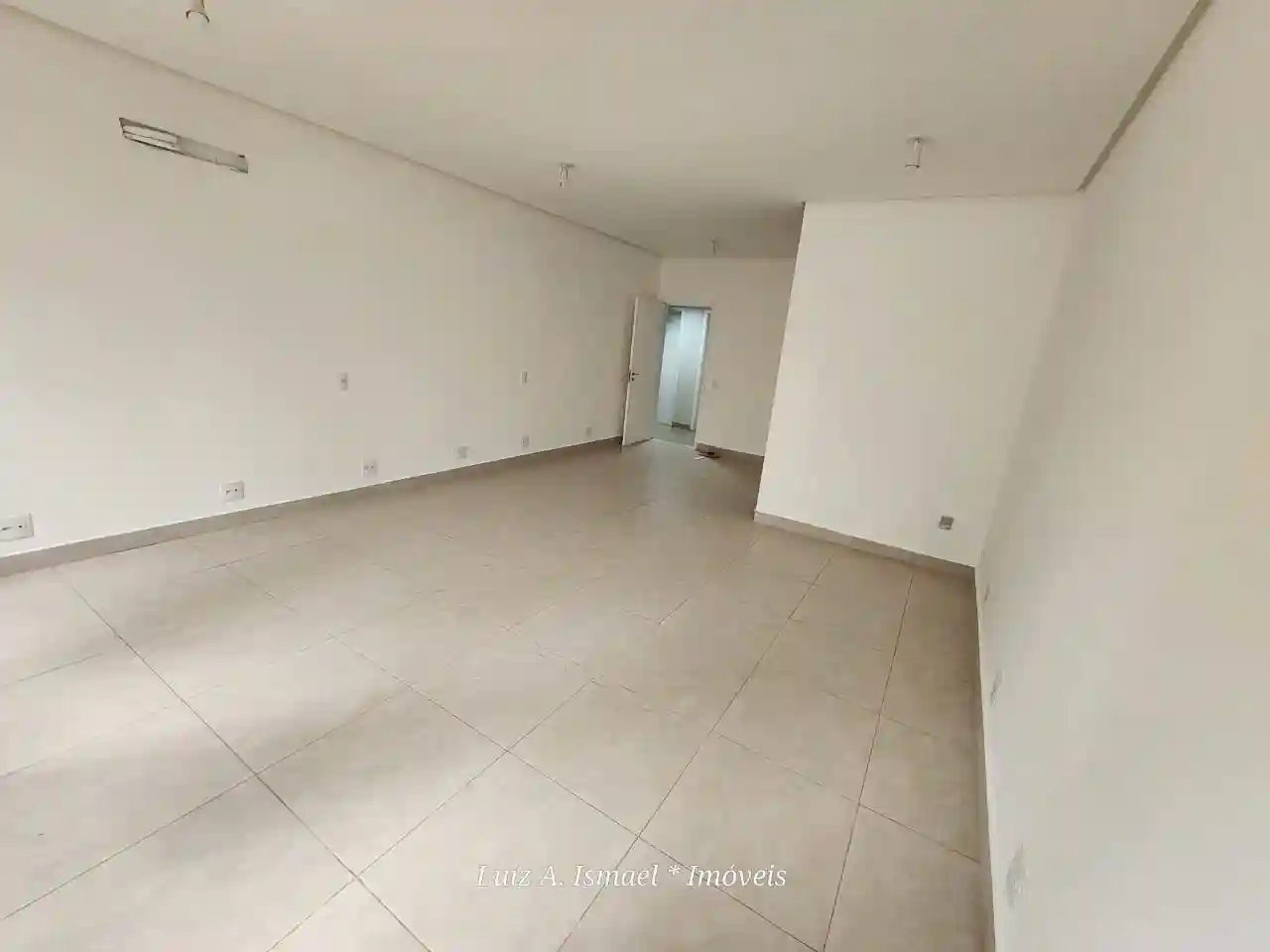 Conjunto Comercial / Sala com 1 quarto à venda, 38m² — foto 2 de 6