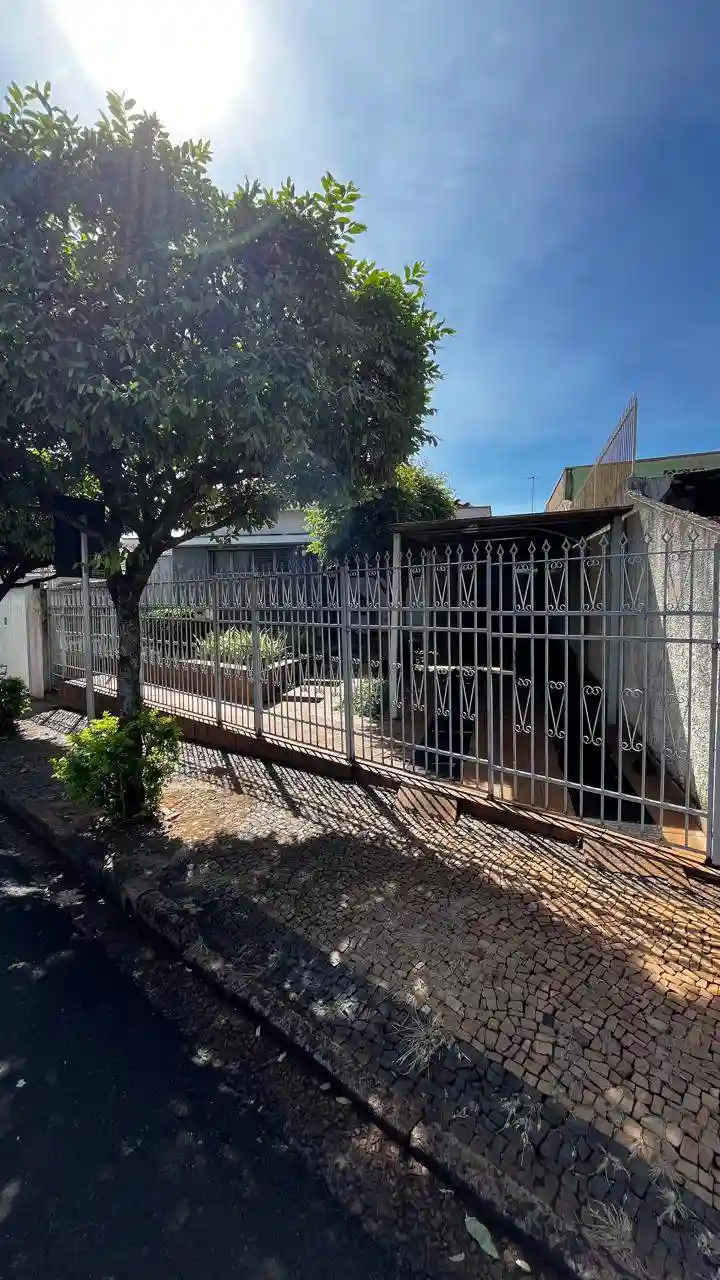 Casa com 4 quartos à venda, 270m² — foto 1 de 39