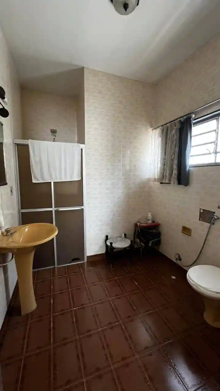 Casa com 4 quartos à venda, 270m² — foto 16 de 39