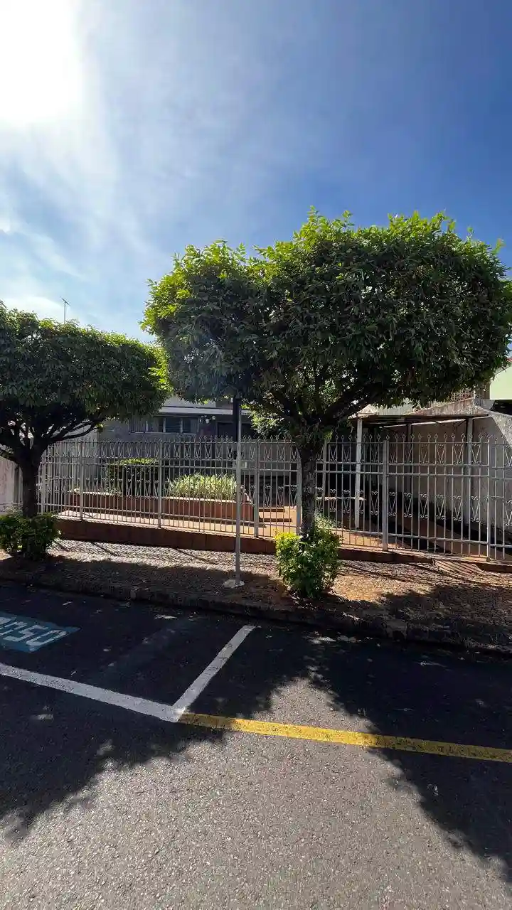Casa com 4 quartos à venda, 270m² — foto 2 de 39
