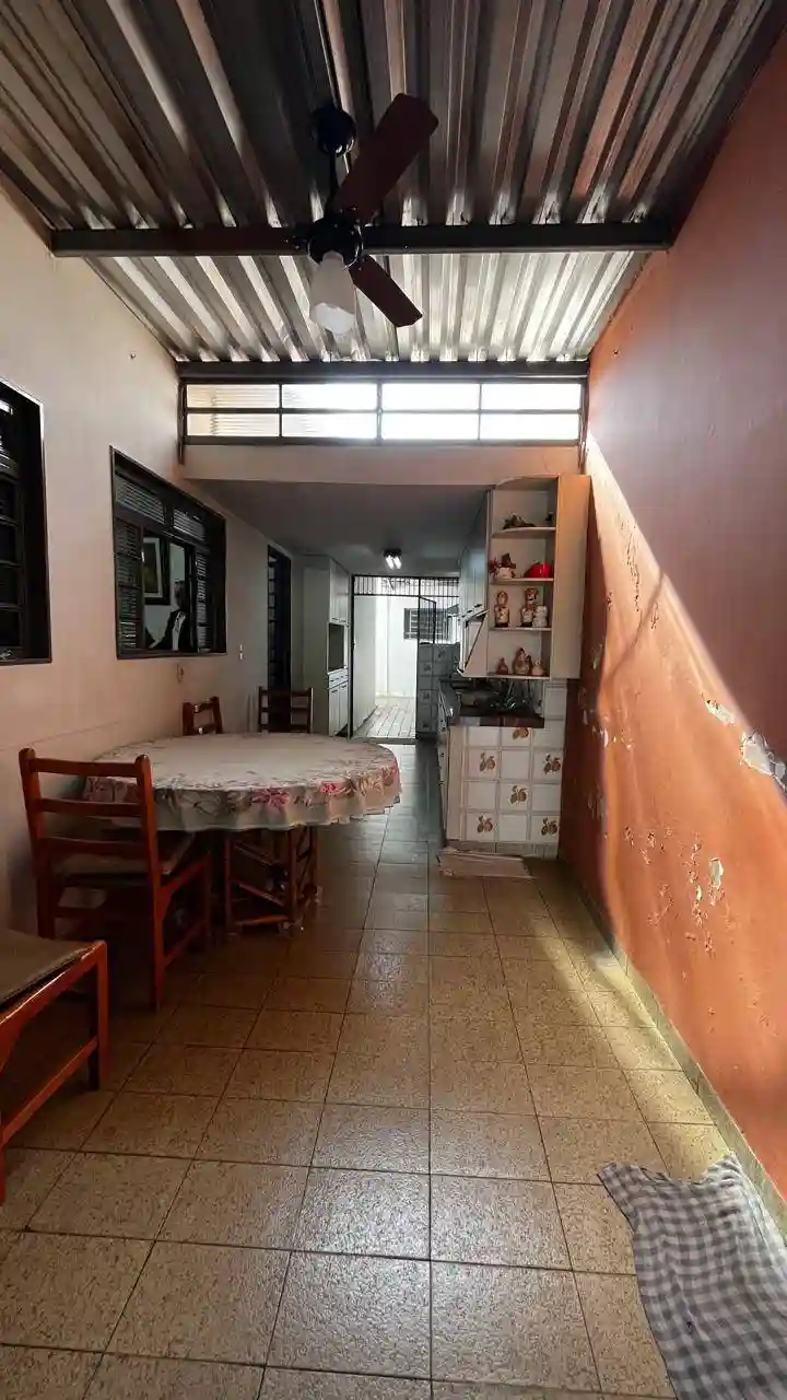 Casa com 4 quartos à venda, 270m² — foto 38 de 39